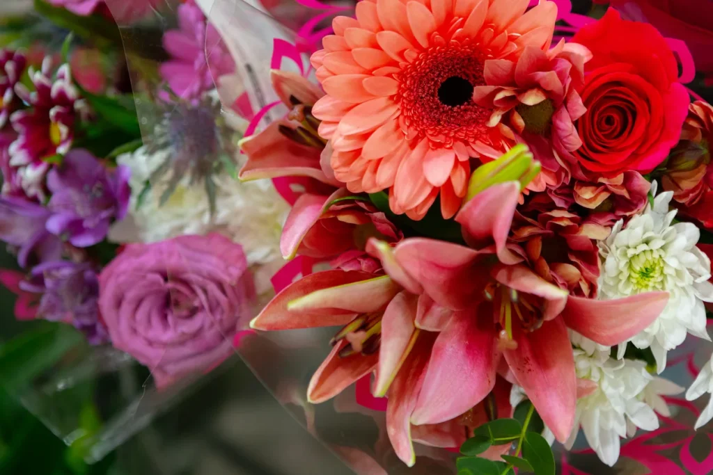how to wrap flowers in cellophane with water